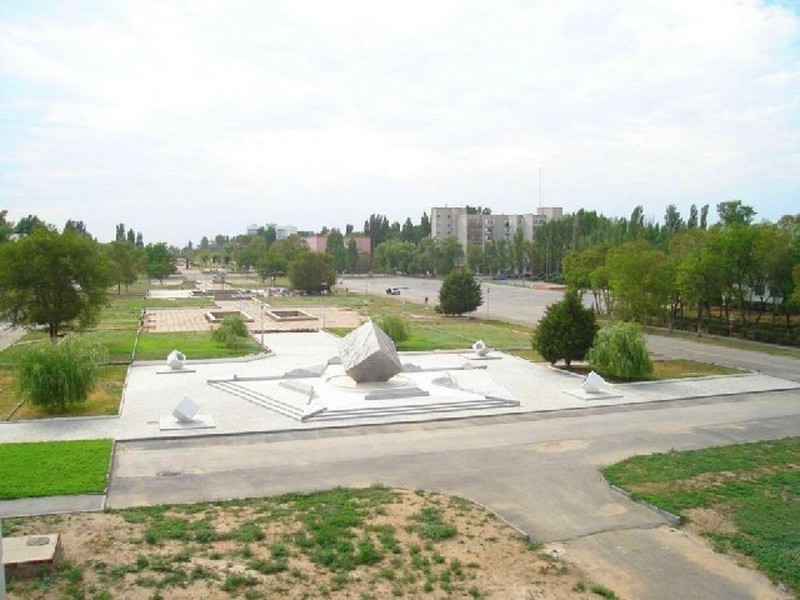 Знаменск астраханская область. Знаменск военный городок. Знаменск Астраханская область военный городок. Знаменск Астраханская область площадь города. Площадь города Знаменск.