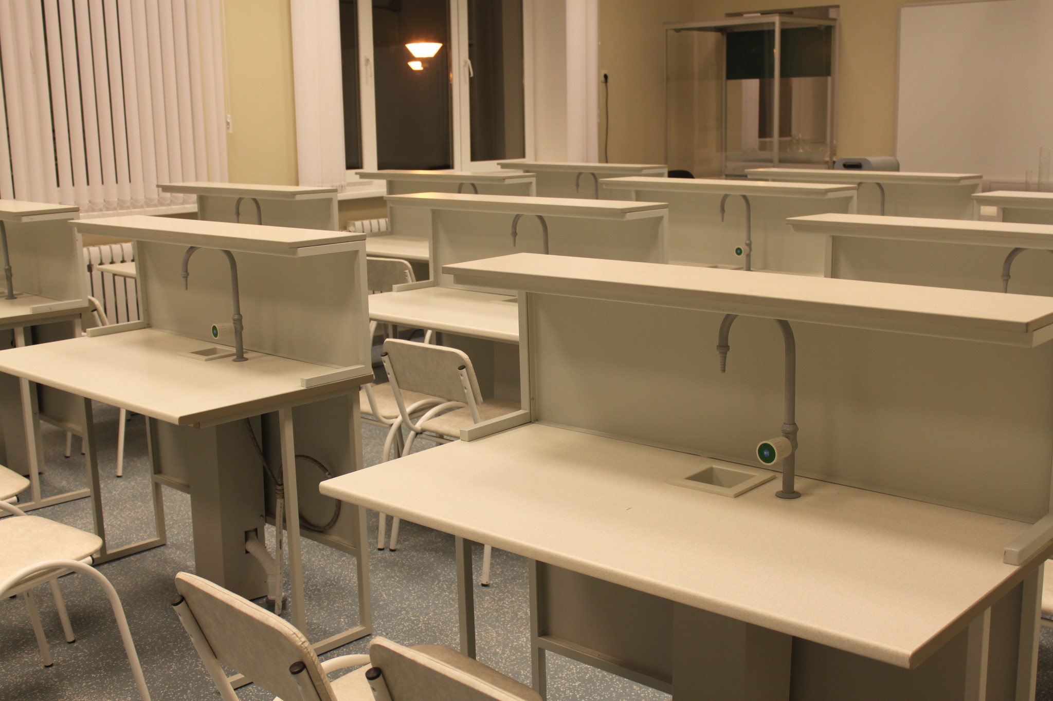 стол ученический двухместный лабораторный для кабинета физики биологии
