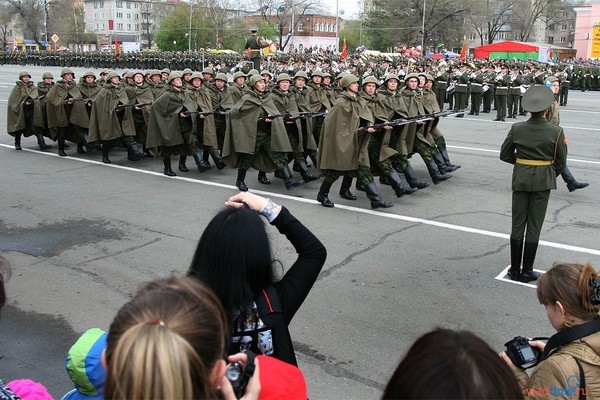 Трансляция день. Парад 9 мая Уссурийск. Парад 9 мая 2011. Парад Победы 2021 в Уссурийске. Парад в Уссурийске сегодня.